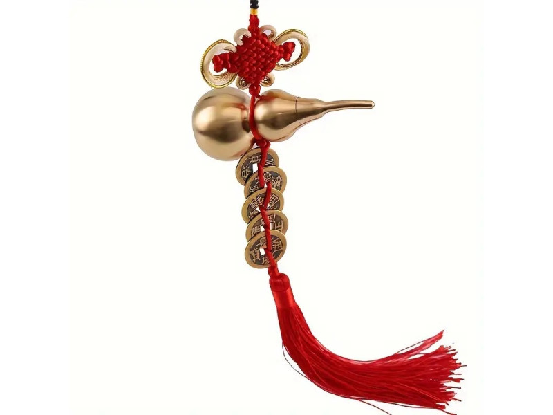 Amuleta traditionala chinezeasca, VeliumCraft, 33 cm lungime, cu 5 monede imparatesti, si tartacuta de protectie Feng Shui, pentru noroc, prosperitate si success, cu nod mistic de protectie, auriu cu snur rosu Amuleta traditionala chinezeasca, VeliumCraft, 33 cm lungime, cu 5 monede imparatesti, si tartacuta de protectie Feng Shui, pentru noroc, prosperitate si success, cu nod mistic de protectie, auriu cu snur rosu