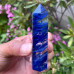 Turn obelisc de Quartz natural Lapis lazuli, VeliumCraft, 8-9 cm, vindecator spiritual, pentru meditatie si echilibru energetic, hexagonal, albastru Turn obelisc de Quartz natural Lapis lazuli, VeliumCraft, 8-9 cm, vindecator spiritual, pentru meditatie si echilibru energetic, hexagonal, albastru